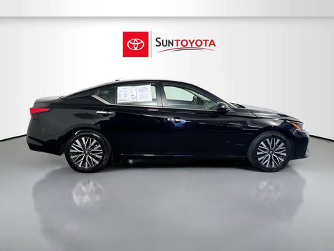 Used 2023 Nissan Altima 2.5 SV FWD image 2