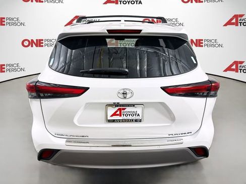 Used 2023 Toyota Highlander Platinum FWD image 6