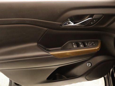 Used 2023 GMC Acadia SLE w/ Driver Convenience Package image 16