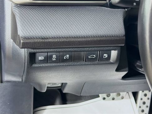 Used 2025 Toyota Camry SE FWD image 11