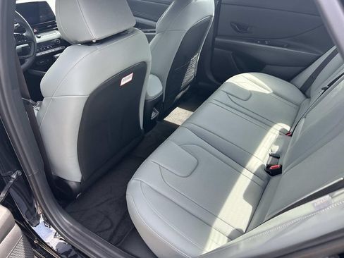 Used 2025 Hyundai Elantra Limited FWD image 19