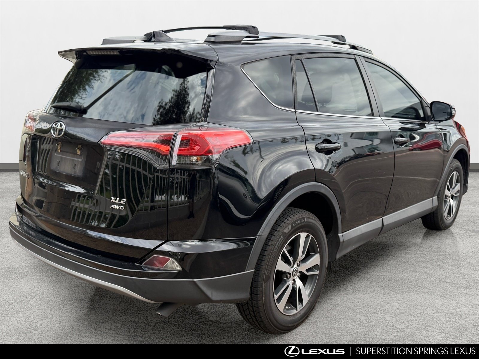 Used 2018 Toyota RAV4 XLE AWD/4WD image 3