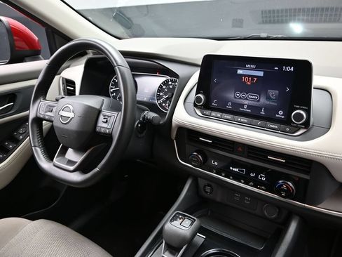 Used 2025 Nissan Rogue SV AWD/4WD image 14