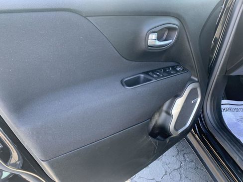 Used 2021 Jeep Renegade Latitude w/ Sun & Sound Group image 13