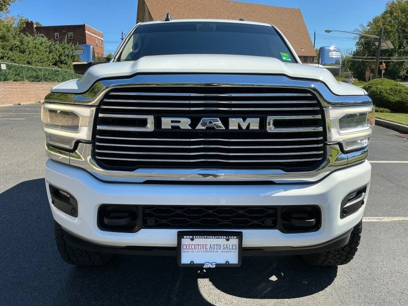 Used 2024 RAM 2500 Laramie AWD/4WD image 2