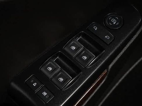 Used 2018 GMC Yukon SLE image 22