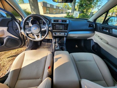 Used 2017 Subaru Outback 2.5i Premium image 13