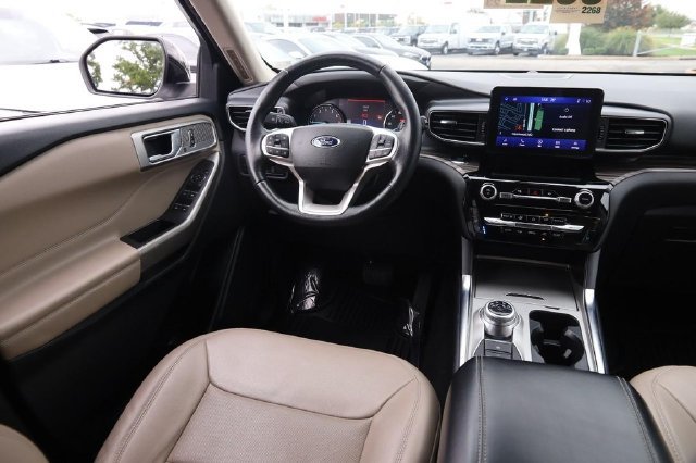 Used 2023 Ford Explorer Limited AWD/4WD image 26