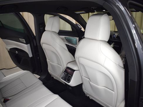 Certified 2024 Maserati Grecale Modena AWD/4WD image 21