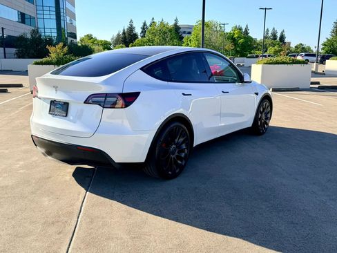 Used 2022 Tesla Model Y Performance image 10