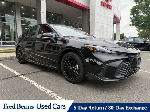Used 2025 Toyota Camry SE AWD/4WD image 2