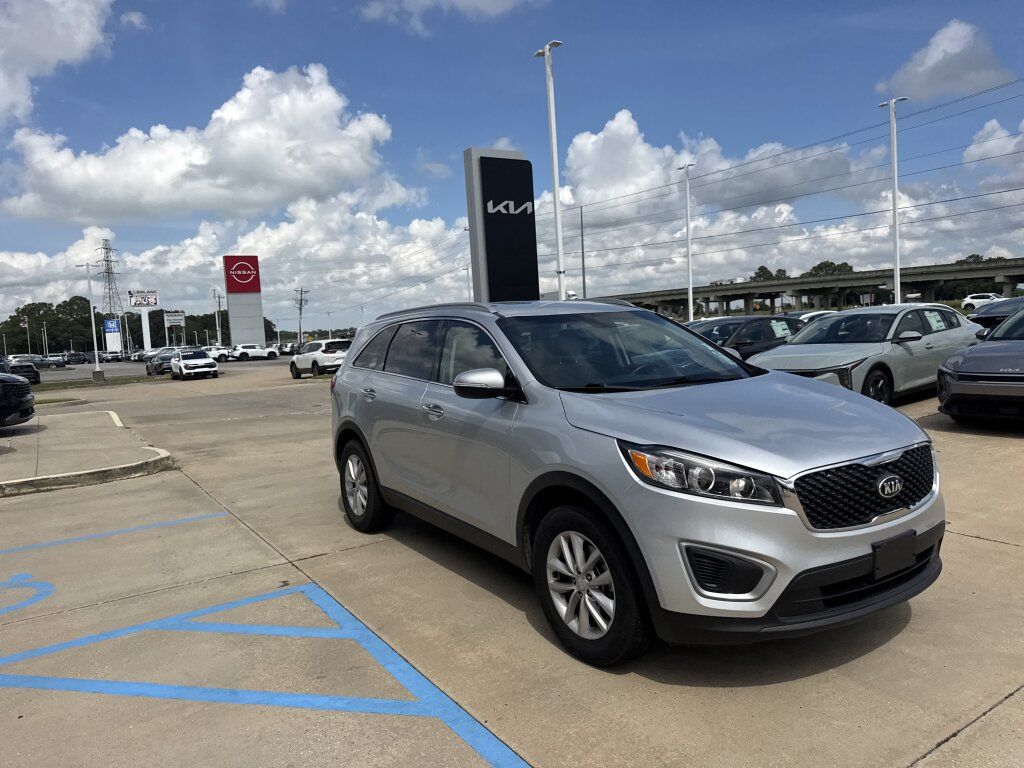 Used 2018 Kia Sorento FWD image 12