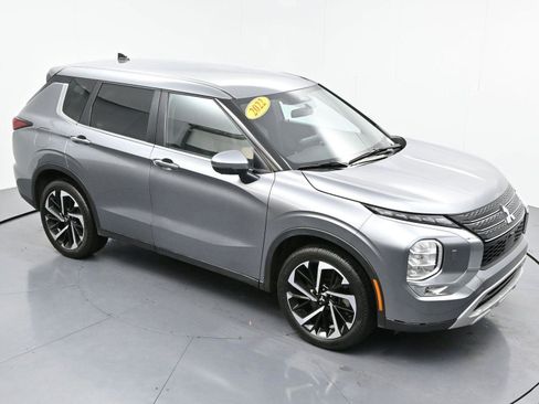 Used 2022 Mitsubishi Outlander SE image 43