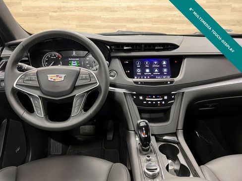 Used 2025 Cadillac XT5 Luxury image 2