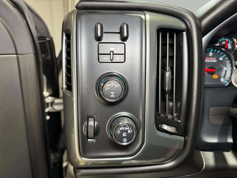 Used 2018 Chevrolet Silverado 1500 LT w/ All Star Edition AWD/4WD image 9