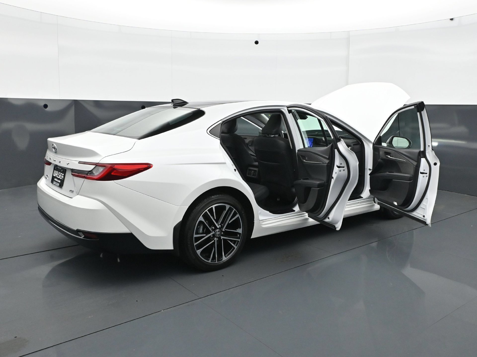 Used 2025 Toyota Camry XLE AWD/4WD image 34