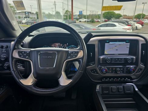 Used 2017 GMC Sierra 2500 Denali w/ Duramax Plus Package AWD/4WD image 14