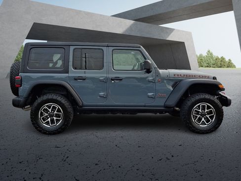 Used 2025 Jeep Wrangler Unlimited Rubicon AWD/4WD image 7