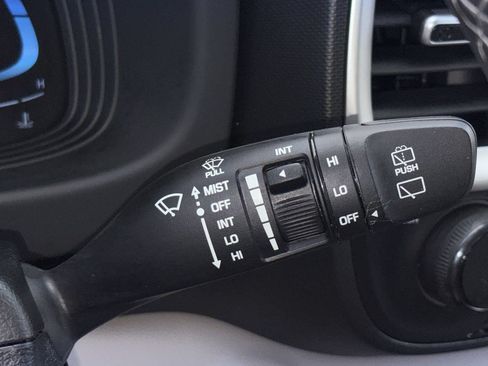 Used 2026 Hyundai Venue SEL FWD image 12