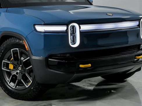 Used 2025 Rivian R1T Premium AWD/4WD image 3