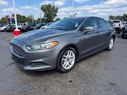 Used 2014 Ford Fusion SE FWD image 1
