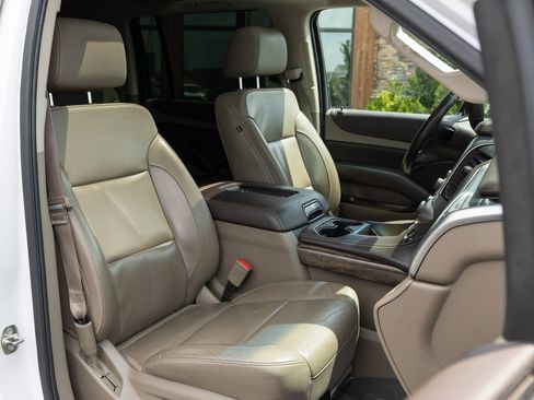 Used 2016 Chevrolet Suburban LT w/ Luxury Package AWD/4WD image 31