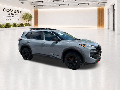 Used 2025 Nissan Rogue SV AWD/4WD image 15