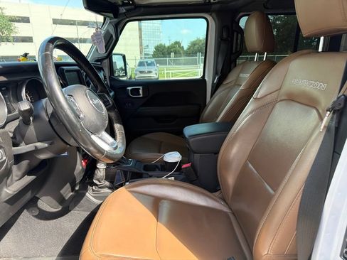 Used 2020 Jeep Wrangler Unlimited Rubicon AWD/4WD image 2