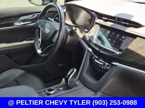 Used 2021 Cadillac XT6 Premium Luxury FWD image 9