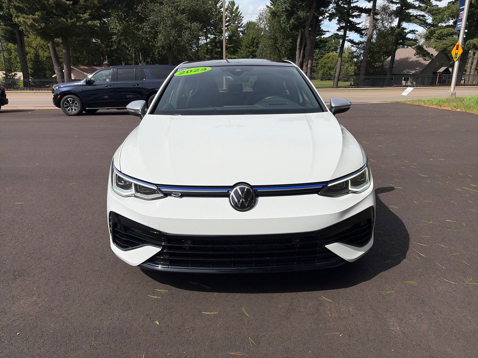 Used 2024 Volkswagen Golf R AWD/4WD image 2