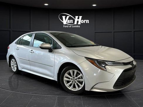 Used 2025 Toyota Corolla LE w/ LE Premium Package FWD image 1