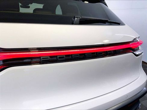 Certified 2026 Porsche Macan AWD/4WD image 35