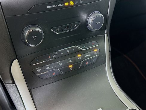 Used 2020 Ford Edge ST-Line FWD image 24
