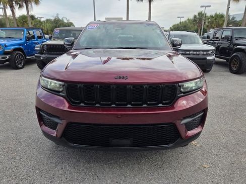 Certified 2025 Jeep Grand Cherokee Altitude AWD/4WD image 18
