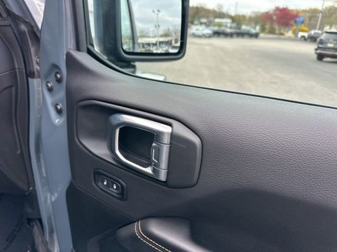 Used 2024 Jeep Wrangler Unlimited Sahara AWD/4WD image 11