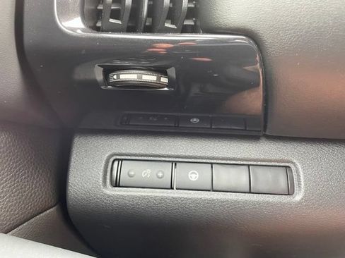 Used 2023 Nissan Pathfinder SV AWD/4WD image 13