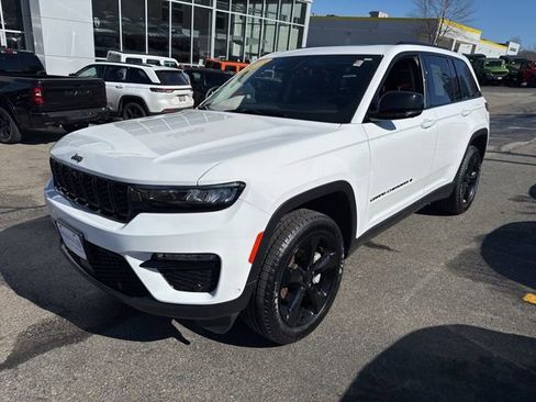 Certified 2023 Jeep Grand Cherokee Limited w/ Luxury Tech Group II image 3