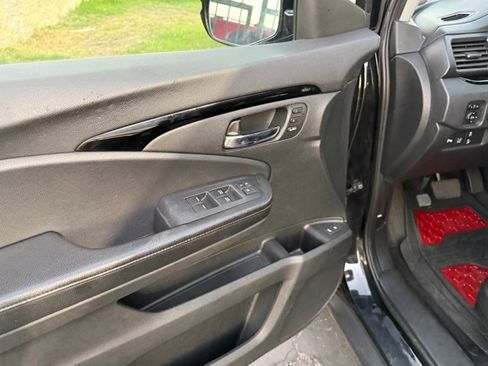 Used 2018 Honda Pilot Touring image 13