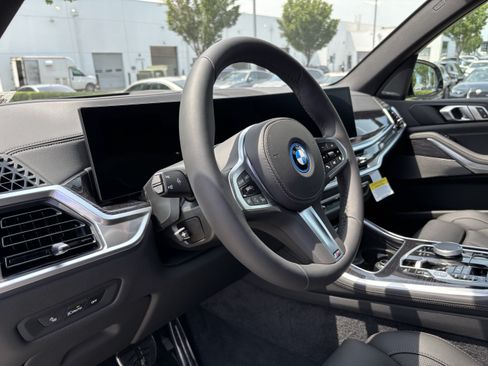 New 2026 BMW X5 xDrive50e w/ M Sport Package AWD/4WD image 16