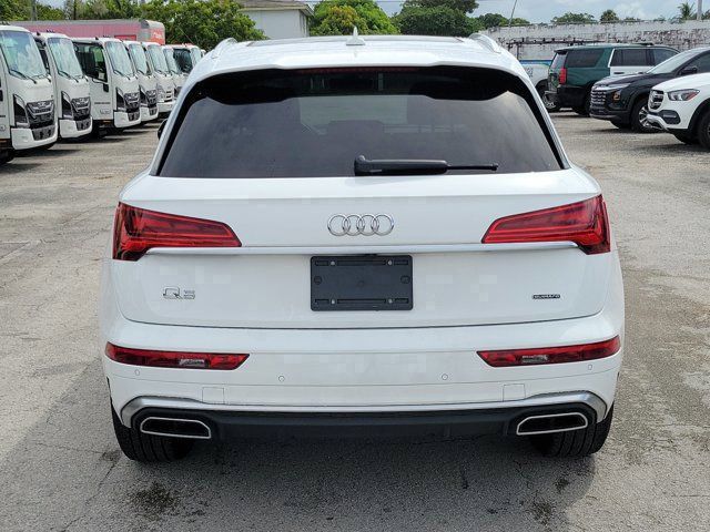 Used 2022 Audi Q5 2.0T Premium w/ Convenience Package AWD/4WD image 4
