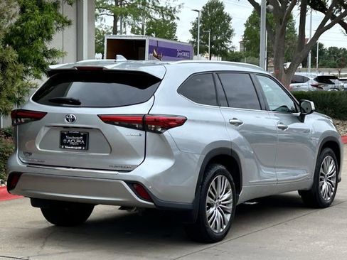 Used 2021 Toyota Highlander Platinum AWD/4WD image 4
