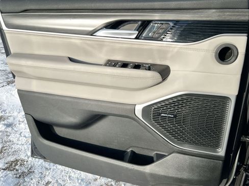 Used 2023 Jeep Wagoneer Series III w/ Preferred Equipment Group image 30