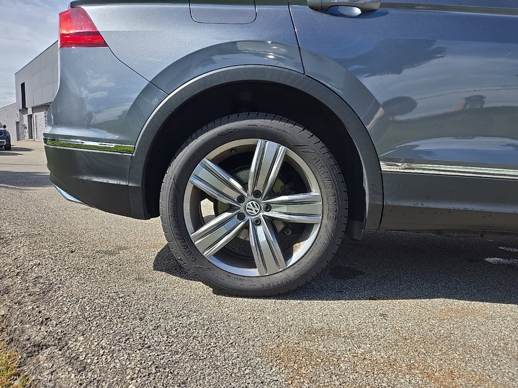 Used 2018 Volkswagen Tiguan SEL Premium AWD/4WD image 13