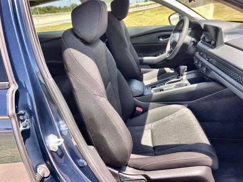 Used 2023 Honda Accord EX image 12