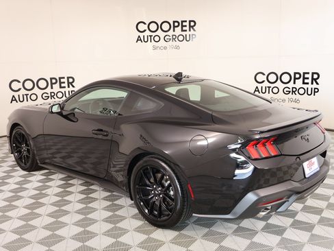 Used 2025 Ford Mustang Coupe RWD image 21