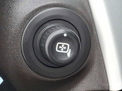 Used 2013 Ford Edge SEL image 25