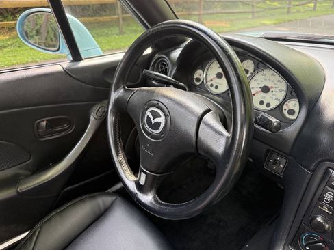 Used 2001 MAZDA MX-5 Miata RWD image 41