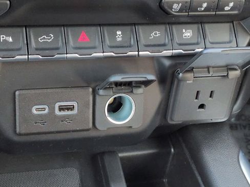 Used 2022 Chevrolet Silverado 1500 High Country image 34