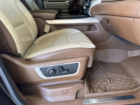 Used 2019 RAM 1500 Laramie image 36