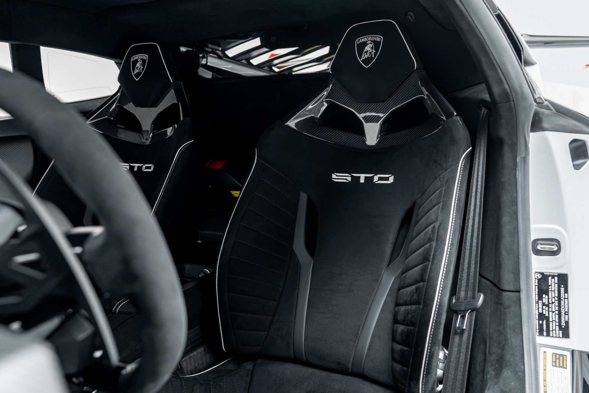 Used 2022 Lamborghini Huracan STO RWD image 4